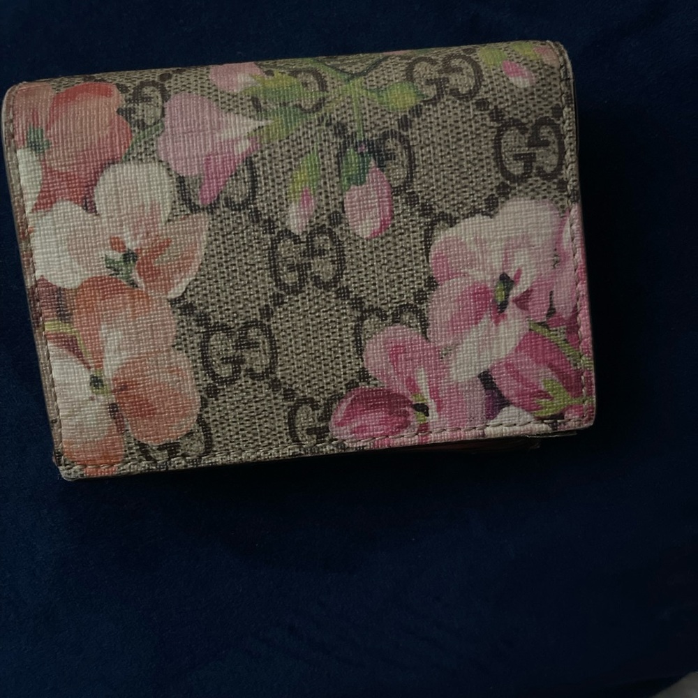 GG Supreme monograms Blooms Card Case Wallet Beige Multicolor Dry Rose.